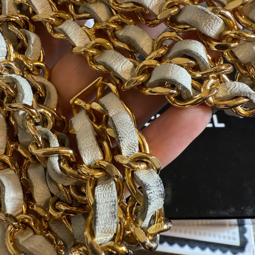 CHANEL Vintage White Leather Gold Chain Link CC Logo Necklace/Belt - Picture 8 of 13